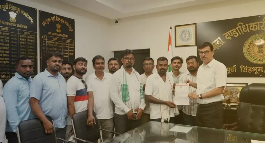 Jamshedpur Grievance Day : जनशिकायत निवारण दिवस में DC ने सुनीं समस्याएं, अधिकारियों को दिए सख्त निर्देश