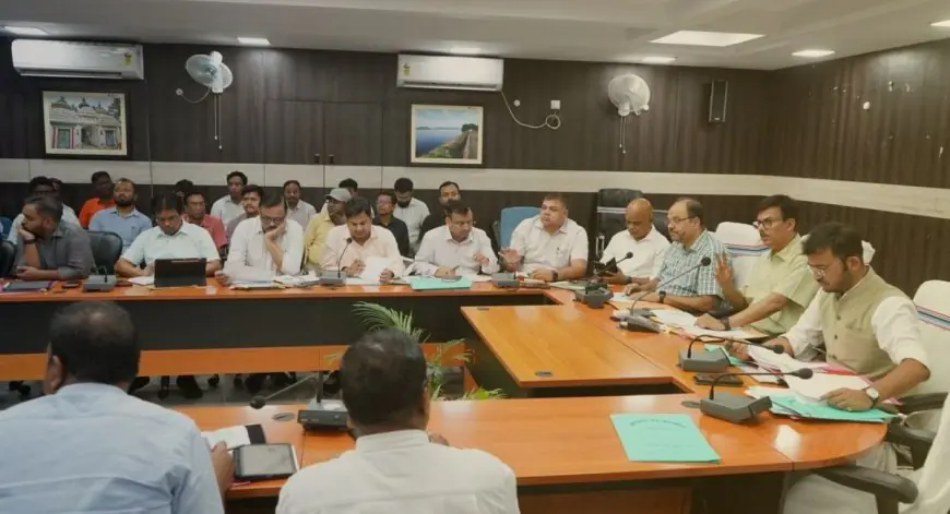 Jamshedpur DC : DC ने राजस्व वसूली को लेकर बिठाया अफसरों को कठघरे में, अतिक्रमण पर सख्ती के दिए निर्देश