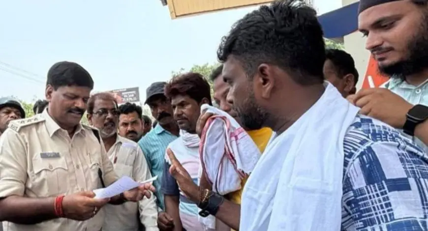 Sakchi Suspensions : अवैध वसूली पर एसएसपी का महा-एक्शन, साकची और जुगसलाई के दो ट्रैफिक एएसआई सस्पेंड, दुकानदार के क्यूआर कोड में मंगाया था घूस का पैसा