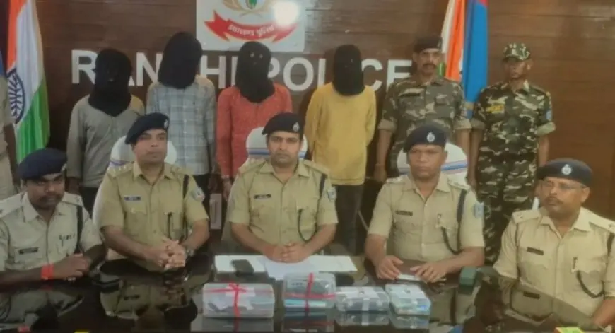 Ranchi Heist: कब्रिस्तान के पास टोटो यात्रियों को बंधक बनाकर लूटा, पुलिस ने खदेड़कर दबोचा शातिर दिलकश गद्दी, लोडेड कट्टा और चाकू बरामद