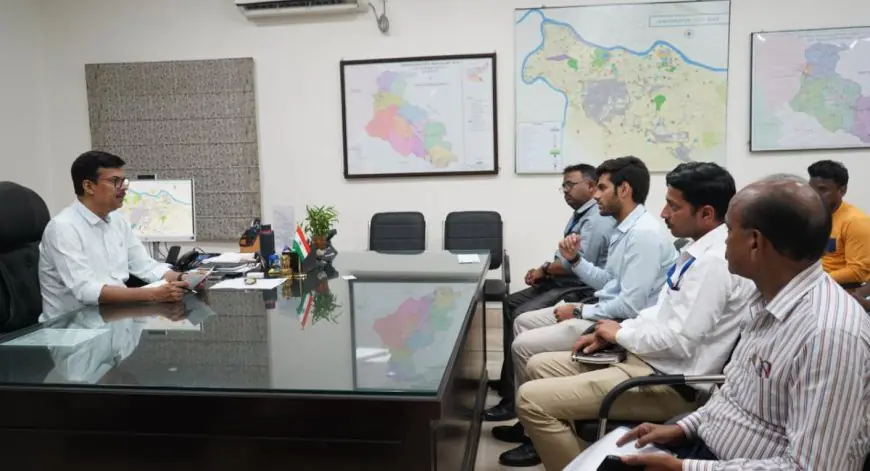 Jamshedpur Hearing : समाहरणालय में नागरिकों का महा-दरबार, उपायुक्त राजीव रंजन ने ऑन द स्पॉट निपटाए राशन-पेंशन और जमीन के पेचीदा मामले