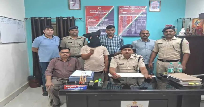Ranchi Snatching: : स्टेशन पर ट्रेन में मासूम के गले से हनुमान जी का सोने का लॉकेट झपटकर भागने वाला शातिर ऋतिक मिश्रा गिरफ्तार!