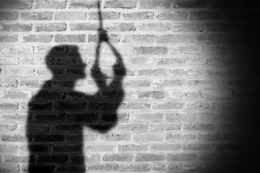 Khunti Suicide: मायके में रूठी पत्नी को याद कर फंदे पर झूला अजय सिंह, बच्चों को सोता छोड़ आधी रात को दी जान!