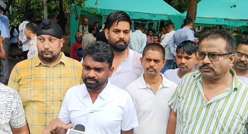 Jamshedpur Protest: एसबीआई से अचानक हटाए गए सुरक्षाकर्मियों का डीसी दफ्तर पर महा-धरना, झामुमो-कांग्रेस की एंट्री से बैंक प्रबंधन बैकफुट पर!