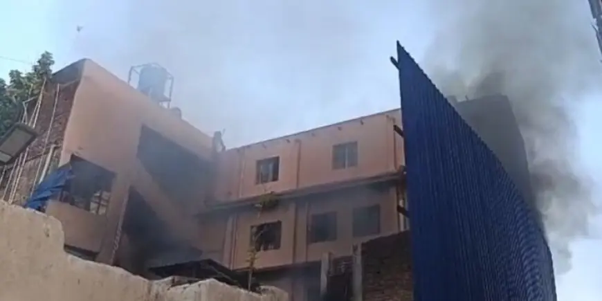 Jugsalai Fire: गणगौर मिष्टान की फैक्ट्री में भड़की भीषण आग, आसमान छूती लपटों से दहला पूरा इलाका!