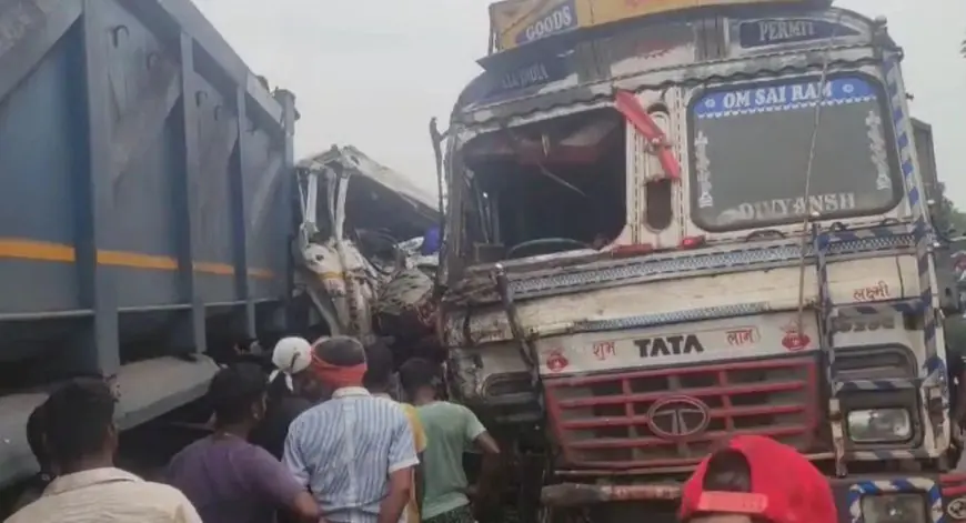 Chaibasa Crash: टाटा-चाईबासा मार्ग पर दो भारी ट्रकों में भीषण आमने-सामने की भिड़ंत