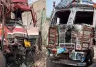 Jamshedpur Crash: दो ट्रकों में आमने-सामने भीषण भिड़ंत, सड़क पर बही कोल्ड ड्रिंक्स की नदियां तो बोतलें लूटने भागे लोग!