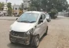 Gamharia Highway Crash: थाना गेट के ठीक सामने तेज रफ्तार हाइवा ने कार को मारी जोरदार टक्कर, ट्रैफिक सिग्नल पोल से टकराकर गाड़ी के उड़े परखच्चे!