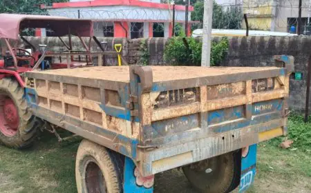 Karaikela Seizure :  चक्रधरपुर-रांची हाईवे पर अवैध बालू लदे ट्रैक्टर पर पुलिस का छापा, खाकी को देख भागा चालक!