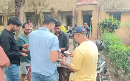Tatanagar Distribution :  प्रयत्न संस्था ने सैकड़ों जरूरतमंदों के बीच बांटा सम्मान का भोजन, बिष्टुपुर राम मंदिर तक दिखा सेवा का जज्बा!