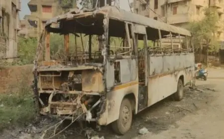Mango Inferno : ओल्ड पुरुलिया रोड पर खड़ी बस में लगी भीषण आग, धू-धू कर जलकर खाक हुई गाड़ी!