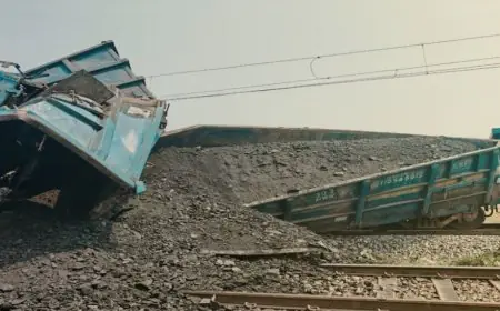 Palamu Train Derailment :  राजहरा स्टेशन के पास 116 वैगन वाली लॉन्ग हॉल मालगाड़ी के 15 डिब्बे पटरी से उतरे, ओएचई पोल टूटे!