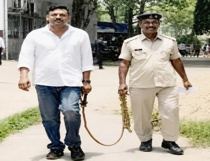 Golmuri Surrender :  कुख्यात रवि खेड़ा ने कोर्ट में टेके घुटने, गोलमुरी लोचन फायरिंग केस के बाद था फरार!