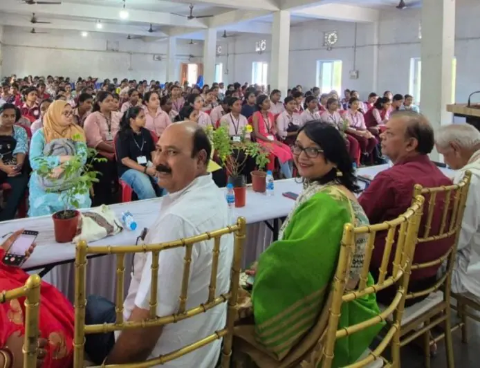 Jamshedpur Internship Program : महिला यूनिवर्सिटी की छात्राओं के लिए विशेष इंटर्नशिप शुरू, अब किताबों से बाहर निकलकर सीखेंगी राजनीति और समाज का असली सच!