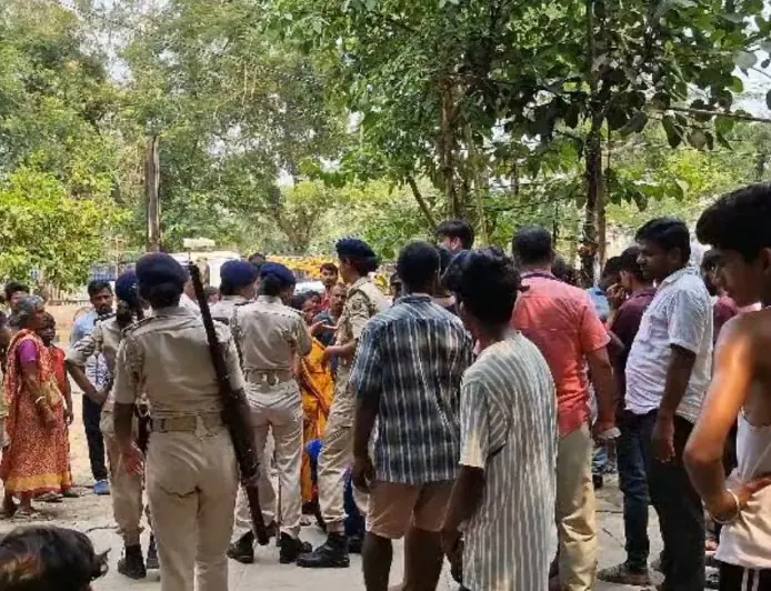 Patna Encroachment Drive : सचिवालय के बाहर फुटपाथ दुकानों पर चला बुलडोजर, मटन-मछली और देसी खाने के परम्परागत ठिकानों पर विजुअल ऐक्शन!