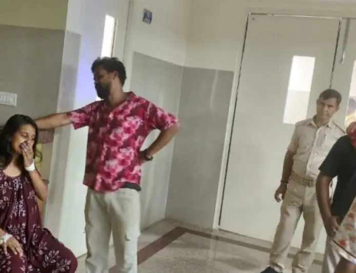 Jamshedpur MGM Outrage :  एमजीएम अस्पताल में बच्चे की मौत पर भड़का परिजनों का भारी गुस्सा, एनआईसीयू के बाहर जमकर विजुअल हंगामा!