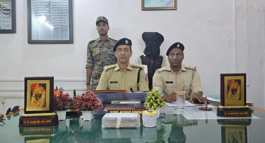 Chatra Raid: जपुआ मैदान के पास 9 लाख की ब्राउन शुगर के साथ दीपक गिरफ्तार, पुलिस ने मोबाइल चैट से खोला बड़ा राज!