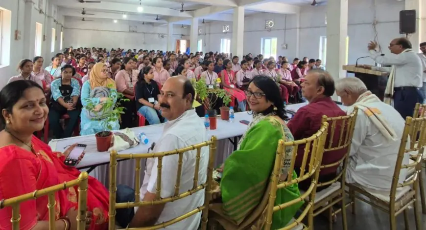 Jamshedpur Internship Program : महिला यूनिवर्सिटी की छात्राओं के लिए विशेष इंटर्नशिप शुरू, अब किताबों से बाहर निकलकर सीखेंगी राजनीति और समाज का असली सच!