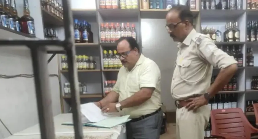 Chaibasa Liquor Raid :  गुवा और नोवामुंडी में उत्पाद विभाग की बड़ी विजुअल छापेमारी, भारी मात्रा में अवैध चुलाई शराब जब्त कर दो धंधेबाज लाइव गिरफ्तार!