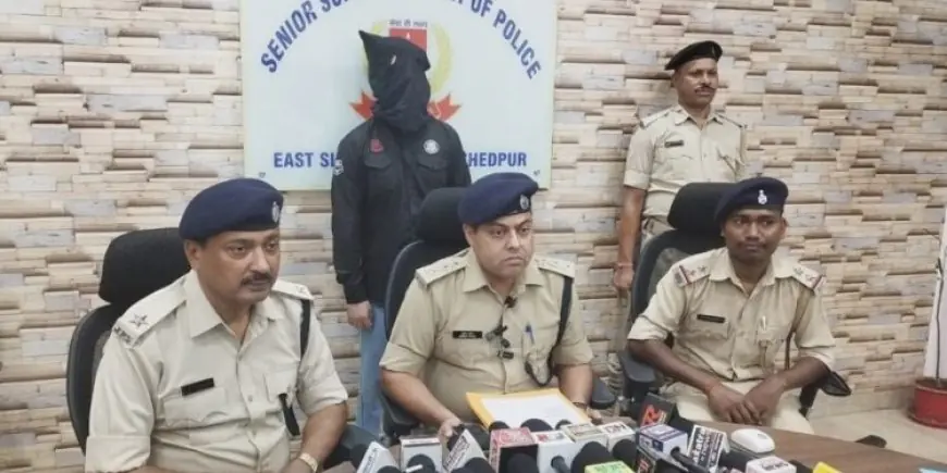 Jamshedpur Arms Smuggling : जुगसलाई में स्विफ्ट डिजायर कार के सीक्रेट कट्स केबिन से दो लोहे के लोडेड पिस्टल मैगजीन बरामद, शातिर सैयद अदनान मिर्जा लाइव गिरफ्तार!