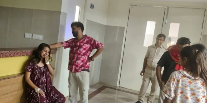Jamshedpur MGM Outrage :  एमजीएम अस्पताल में बच्चे की मौत पर भड़का परिजनों का भारी गुस्सा, एनआईसीयू के बाहर जमकर विजुअल हंगामा!