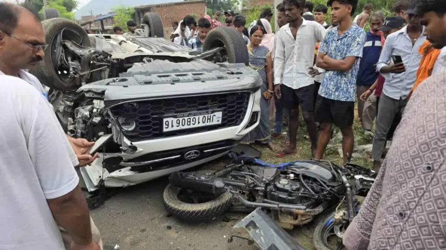Giridih Road Tragedy : पिपराडीह ओवरब्रिज के पास भीषण ट्रिपल टक्कर, मिनी एसयूवी की चपेट में आने से पिता अब्बू हयात और 6 वर्षीय बेटे अमीनुल की मौत!